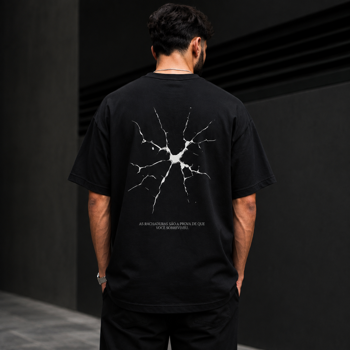 Camiseta Unissex Superação "As Rachaduras São a Prova de Que Você Sobreviveu"